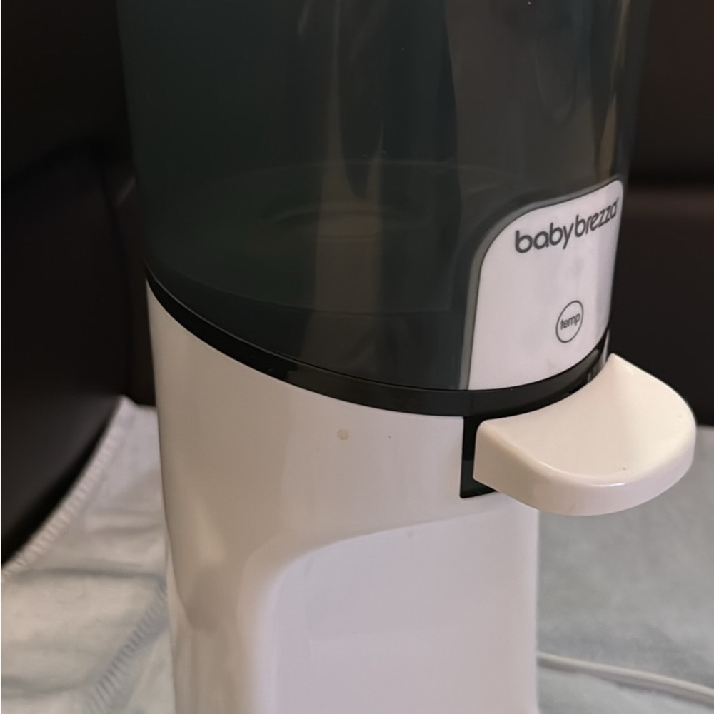 Baby Brezza Formula Dispenser - Picture 3 of 3